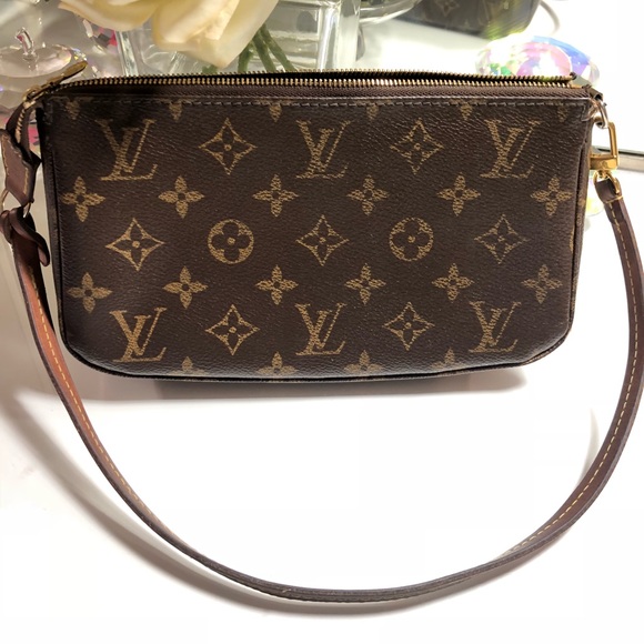 SOLD! Authentic Louis Vuitton Pochette - Picture 1 of 8